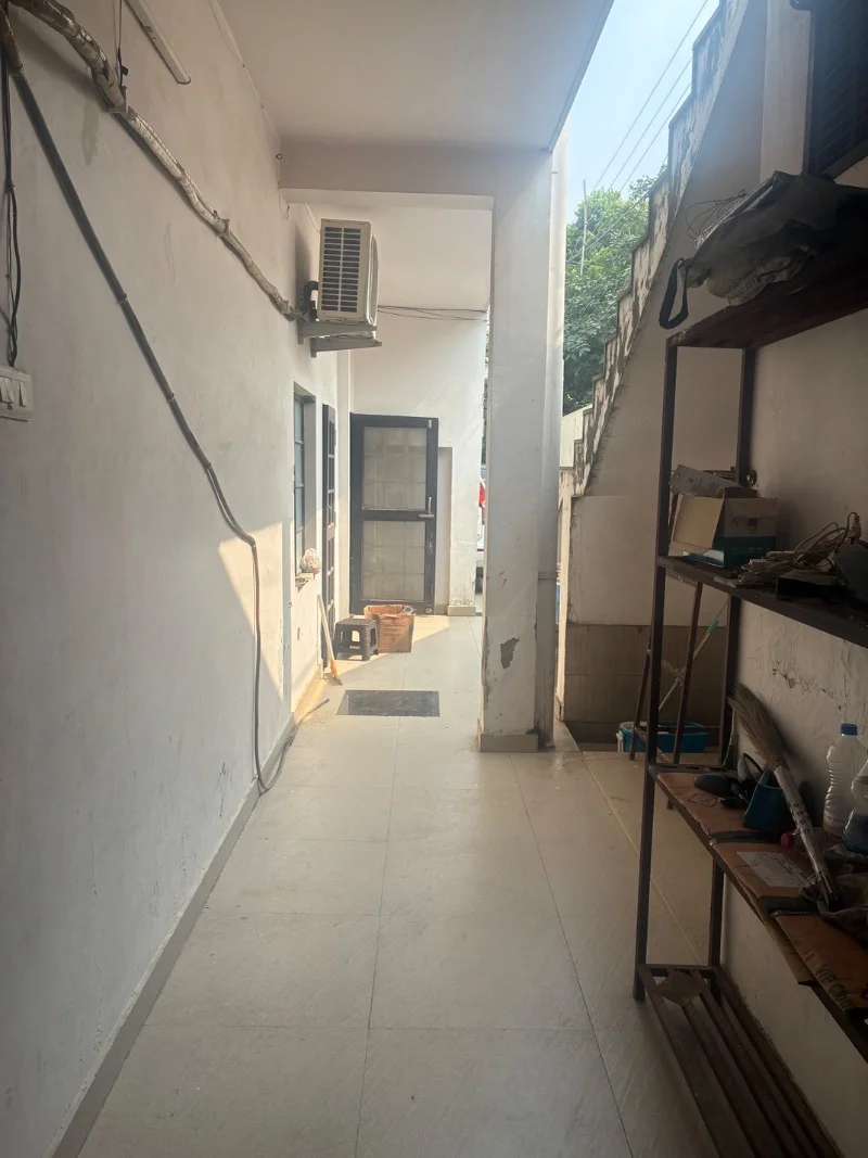 Floor for Rent in Indira Nagar Lucknow - Photo 1