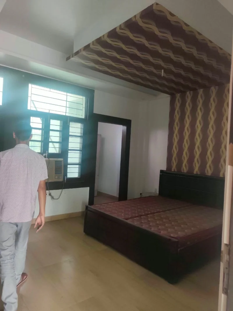 8 BHK Independent House for Rent in Gomti Nagar Lucknow - Photo 2