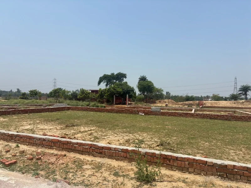 Commercial for Rent in Lucknow Lucknow - Photo 2