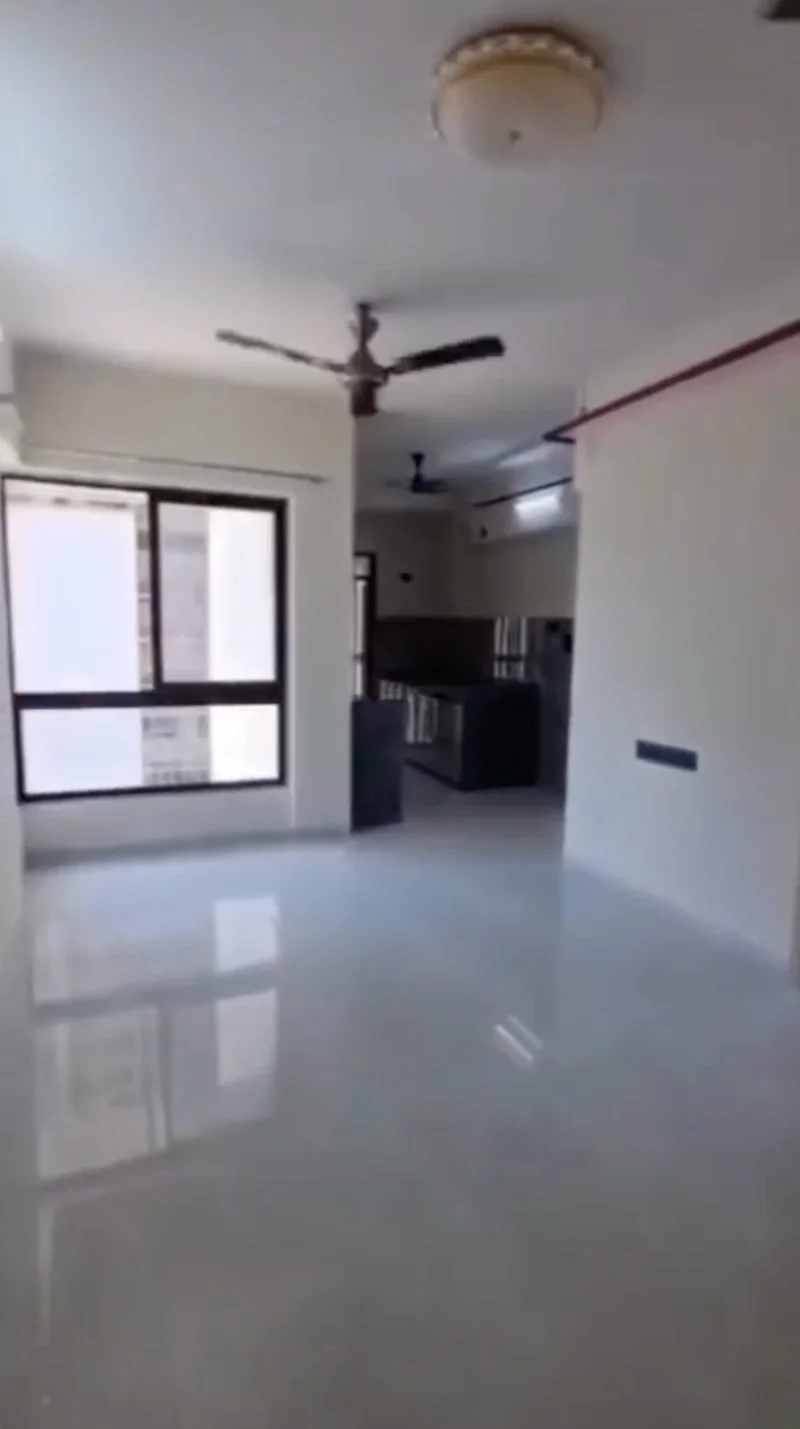 2 BHK Apartment/flat for Sell in Oshiwara Mumbai - Photo 1