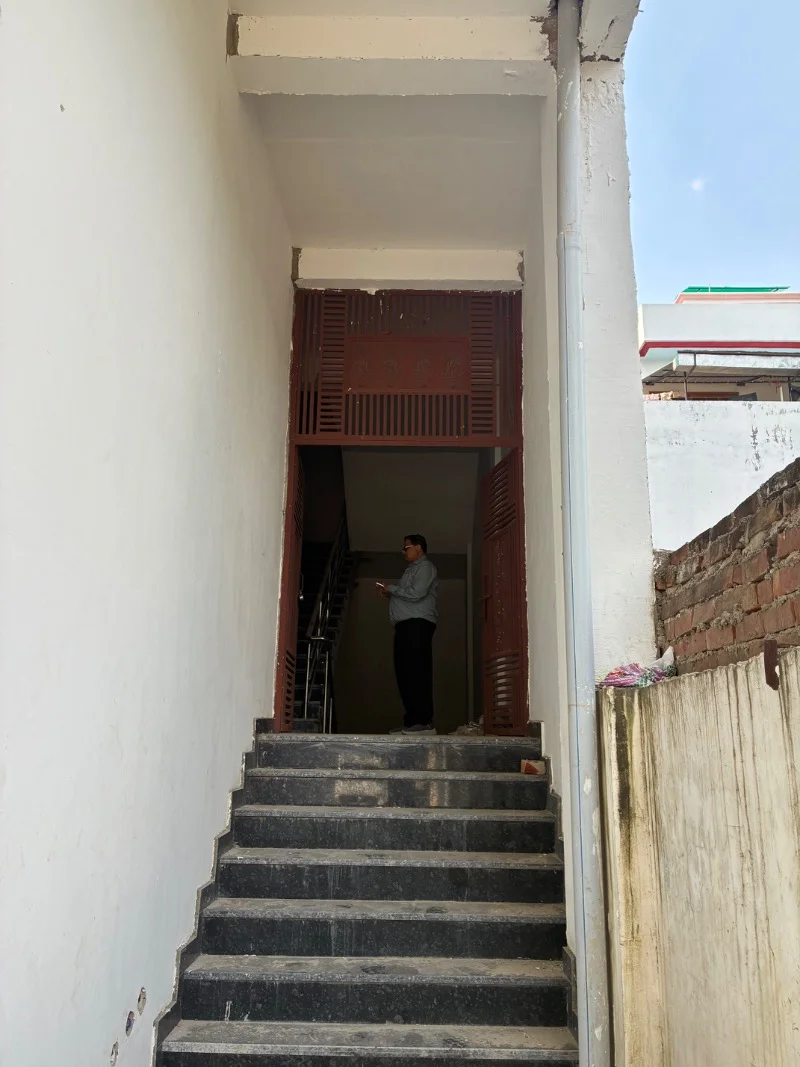 Floor for Rent in Vijayant Khand Lucknow - Photo 1