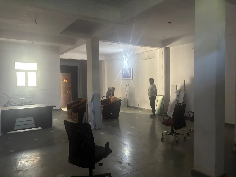 Office for Rent in Gomti Nagar Lucknow - Photo 2
