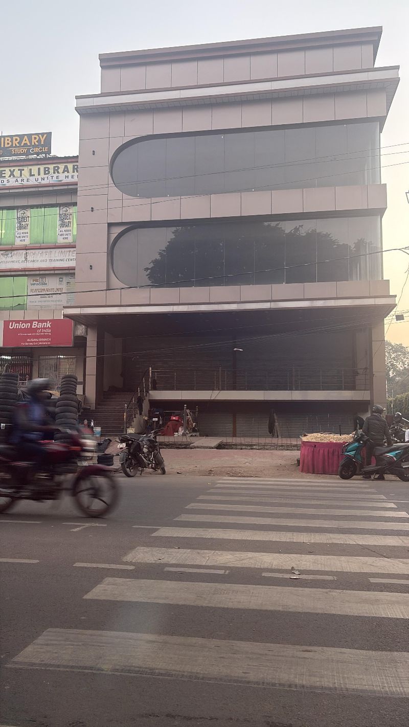 Showroom for Rent in Aliganj Lucknow - Photo 1
