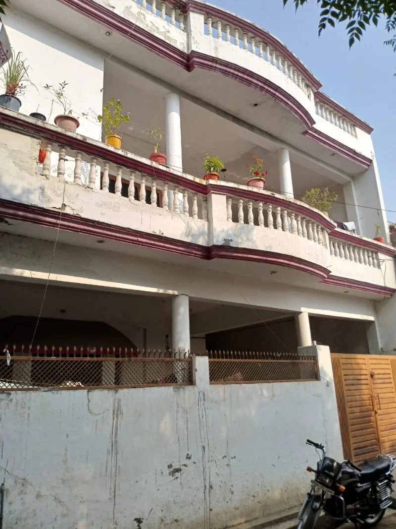 6 BHK Independent House for Sell in Indira Nagar Lucknow - Photo 1