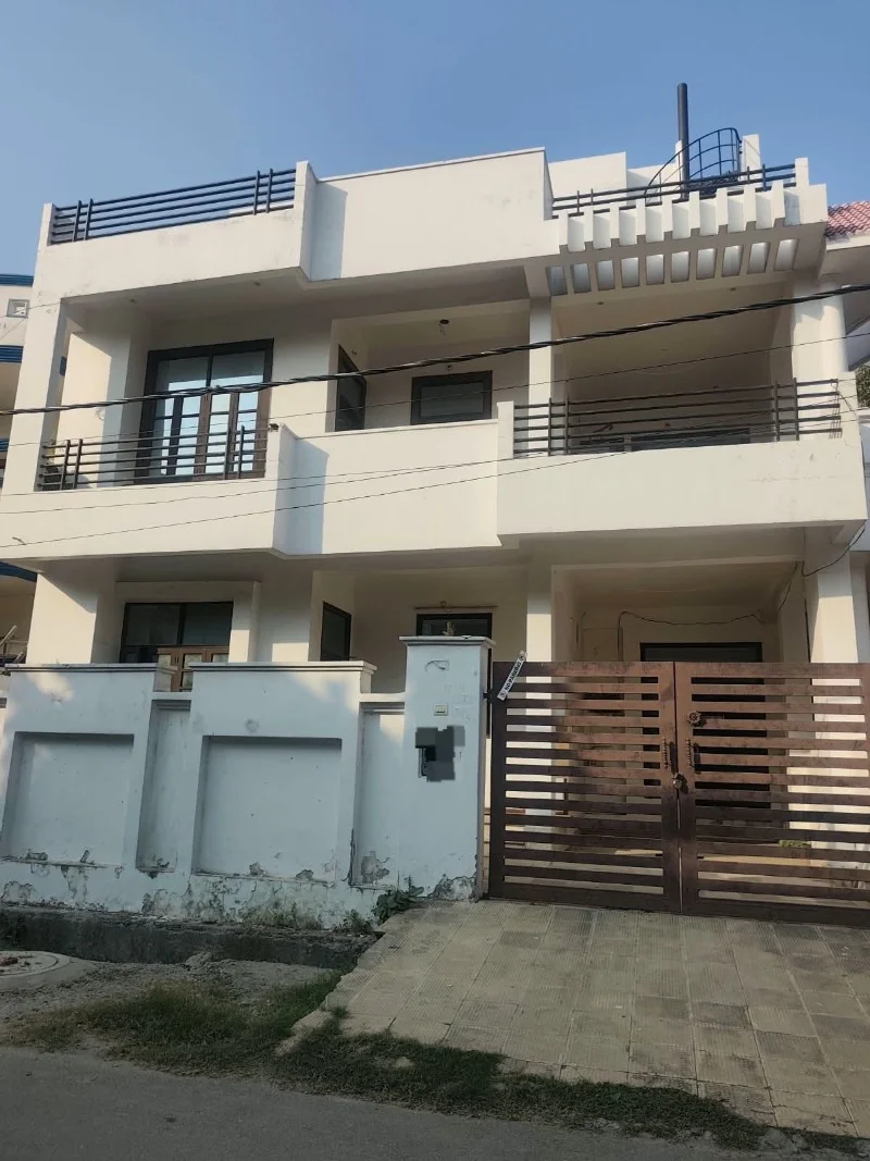 8 BHK Independent House for Rent in Gomti Nagar Lucknow - Photo 1