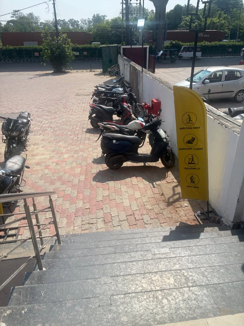 Floor for Rent in Indira Nagar Lucknow - Photo 2