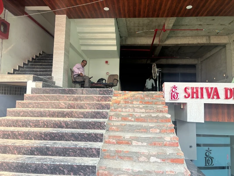 Showroom for Rent in Transport Nagar Lucknow - Photo 1