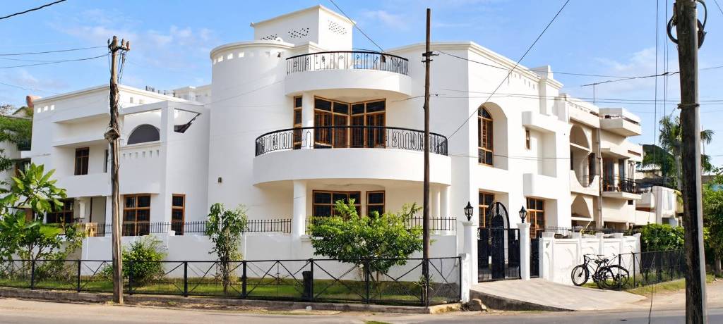 5 BHK Independent House for Sell in Gomti Nagar Lucknow - Photo 1
