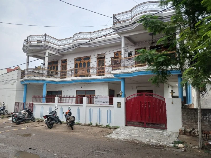 6 BHK Independent House for Sell in Vikas Nagar Lucknow - Photo 1